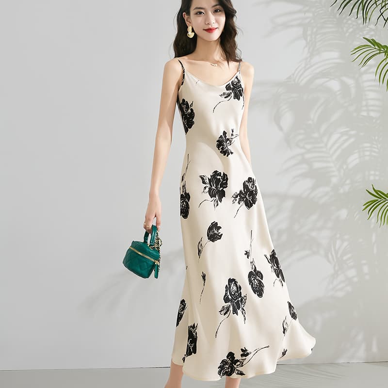 上品な花柄シルエットフォーマルワンピース