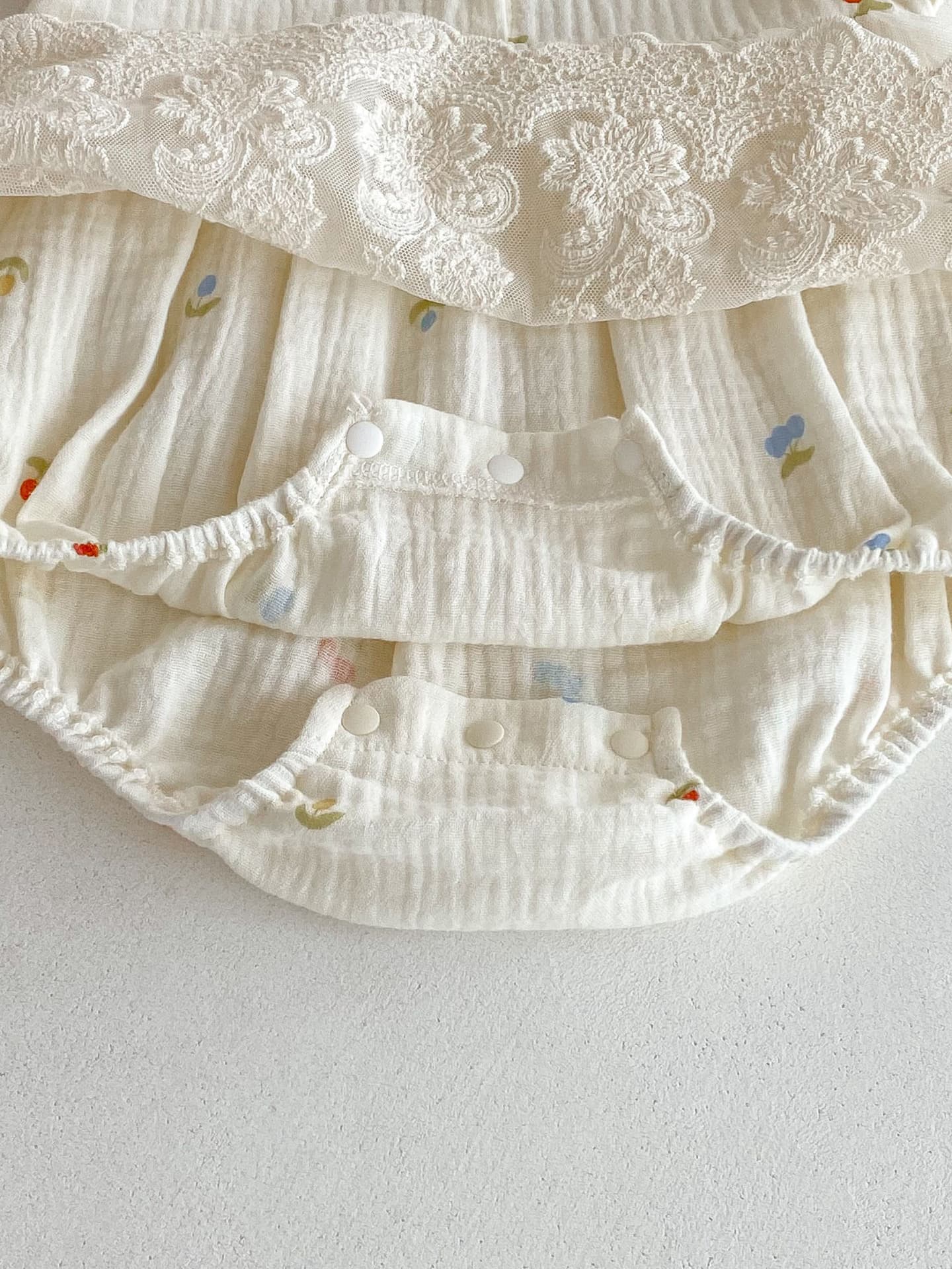 フォーマルワンピース 花刺繍レースのロンパースドレス